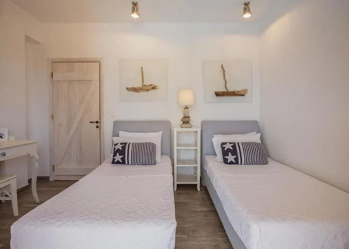 Celeste Villa Evreti